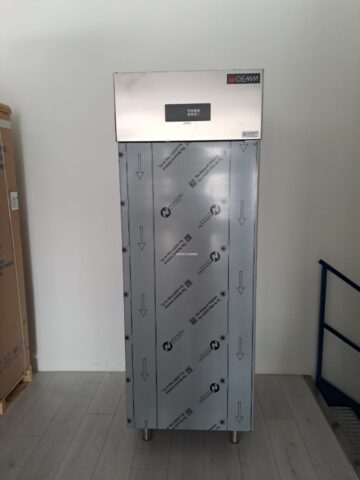 ART. 013 Armadio conservatore GEMM gastronomia GN 2/1 completo di 3 Griglie Temp.-10/-22° C