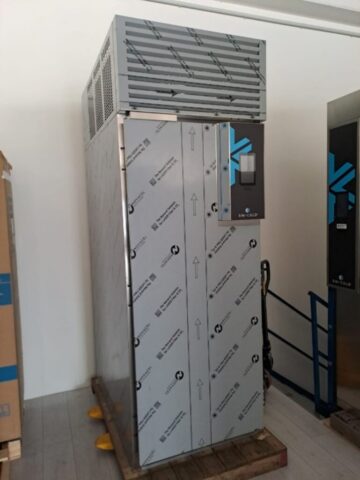 ART. 014 Abbattitore MULTIFUNZIONE Sin Of Cold capacità un carrello per teglie 60×80 O due carrelli per teglie 60x40. Con funzione di fermalievitazione temp.-40 gestione umidità e temperatura