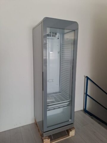 ART. 016 Vetrine espositive vetro frontale lampade led temp.0/8°C